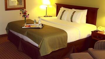 ملاءات للفراش لا تسبب الحساسية ومكتب ومكواة/لوح كي