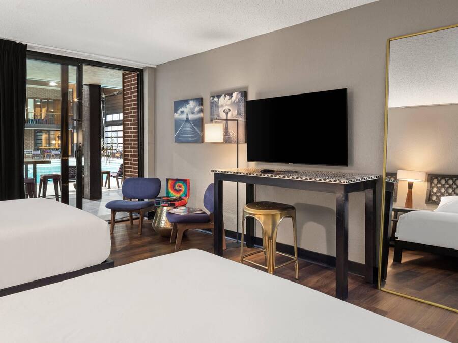 Standardzimmer, 2 Queen-Betten, Nichtraucher, Poolseite