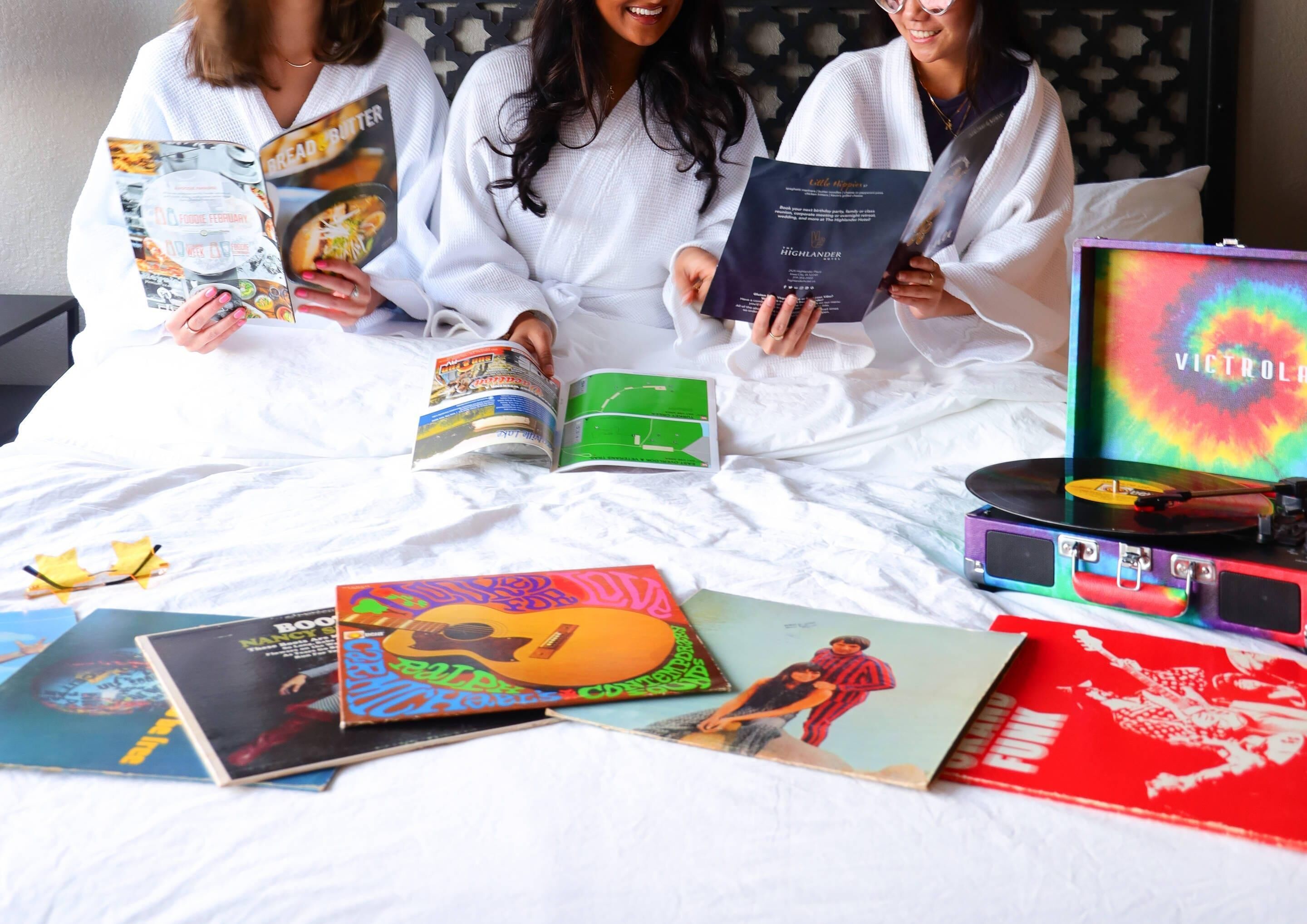 스탠다드룸, 퀸사이즈침대 2개, 금연, 발코니 (Pool View) | 저자극성 침구, 필  로우탑 침대, 각각 다른 스타일의 인테리어, 책상