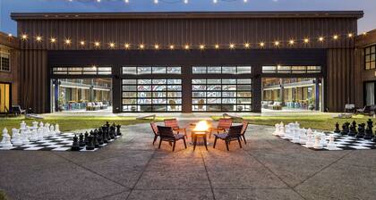 The Highlander Hotel