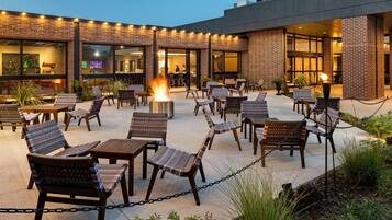 Chambre, 2 grands lits, douche accessible en fauteuil roulant, non-fumeur