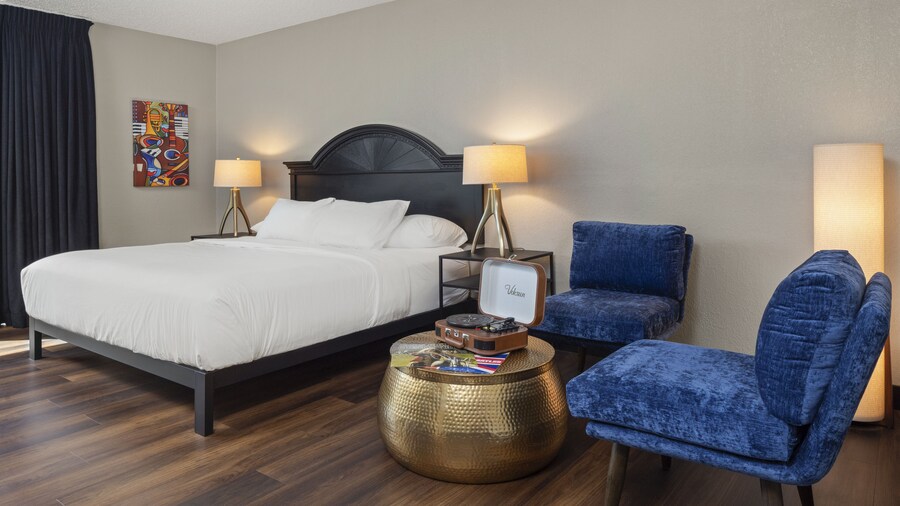 The Highlander Hotel Iowa City, an Ascend Collection Hotel