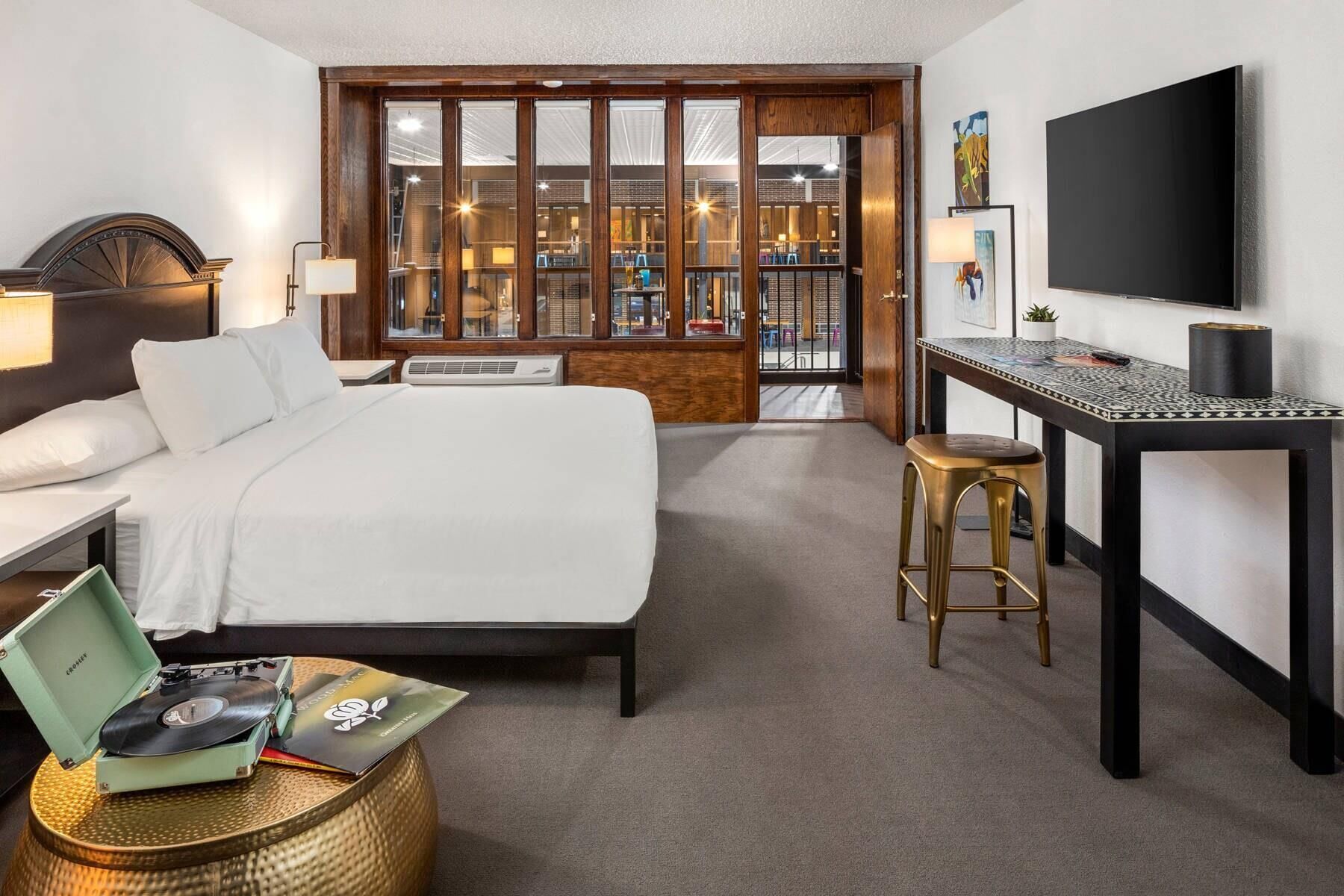 Standard Room, 1 King Bed, Non Smoking, Balcony | Hypo-allergenic bedding, pillowtop beds, individually decorated, desk