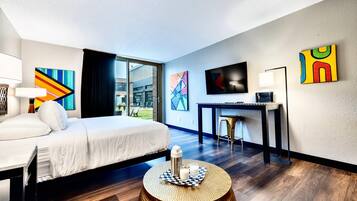 Standard Room, 1 King Bed, Non Smoking, Patio (Courtyard View)