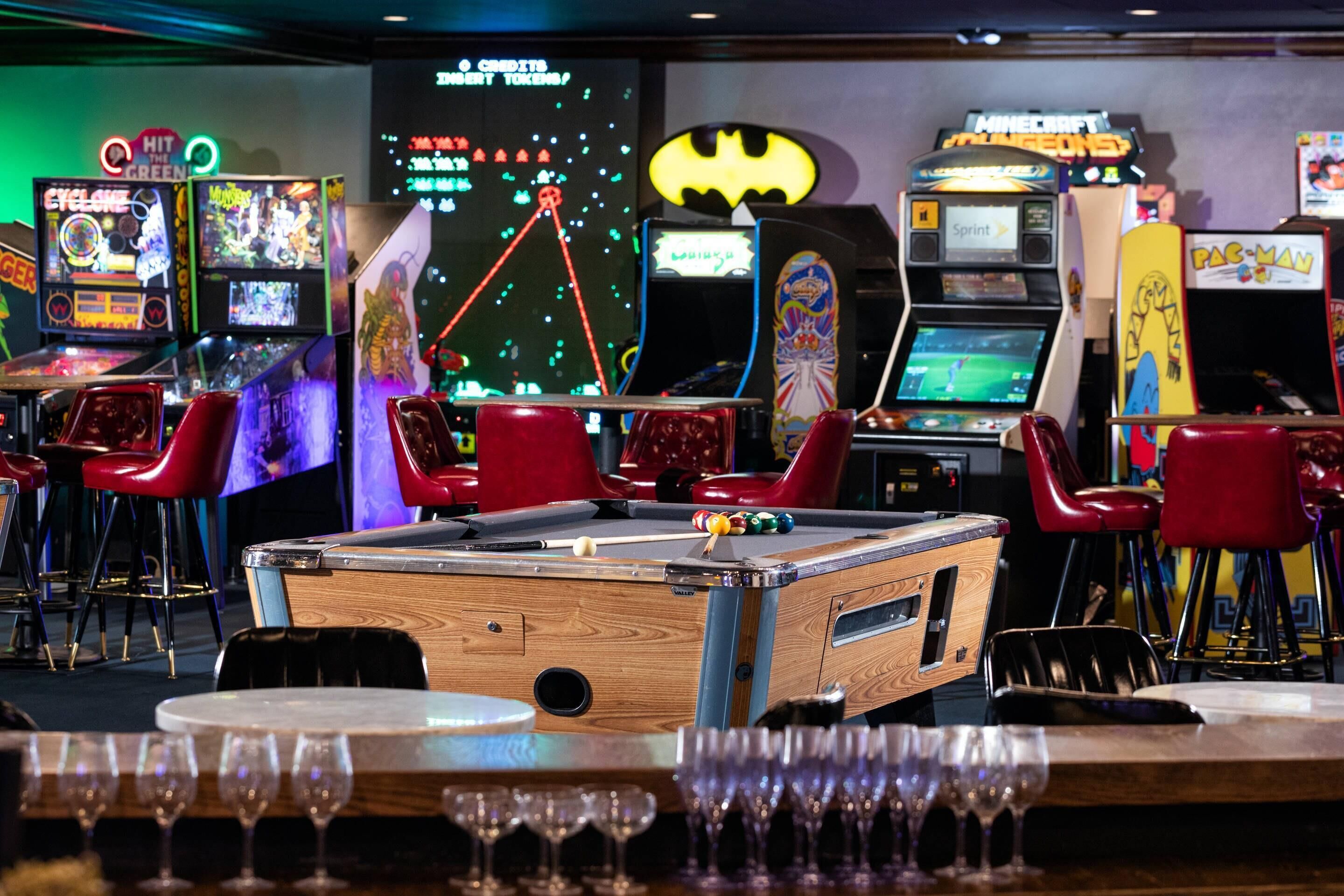 3 Bars/Lounges, Poolbar