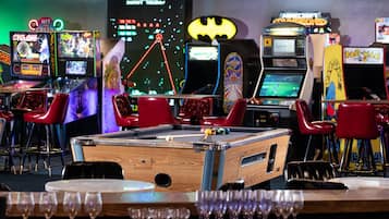 3 Bars/Lounges, Poolbar