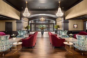 Room, 2 Queen Beds, Roll-in Shower, Non Smoking - The Highlander Hotel Iowa City, an Ascend Collection Hotel (Iowa City)