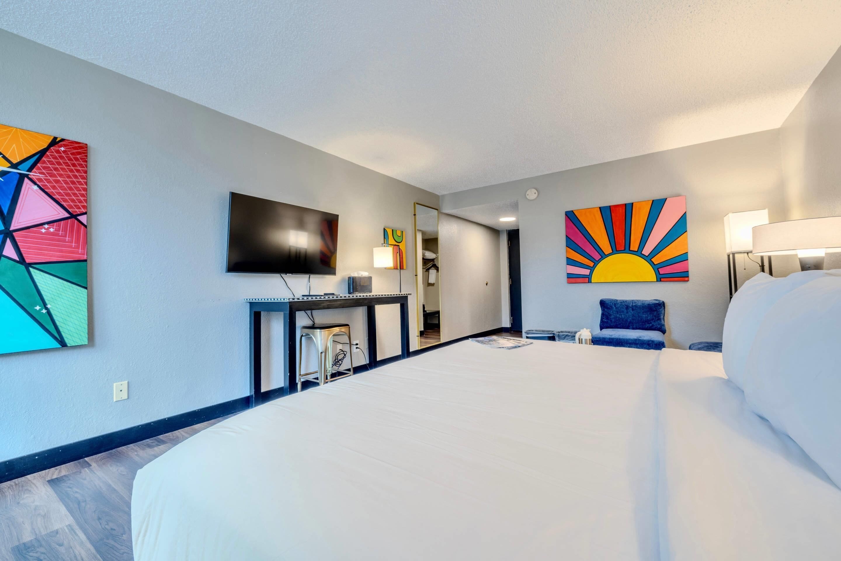 Rom – standard, 1 kingsize-seng, ikke-røyk, terrasse (Courtyard View) | Allergitestet sengetøy, senger med overmadrass og individuelt dekorert