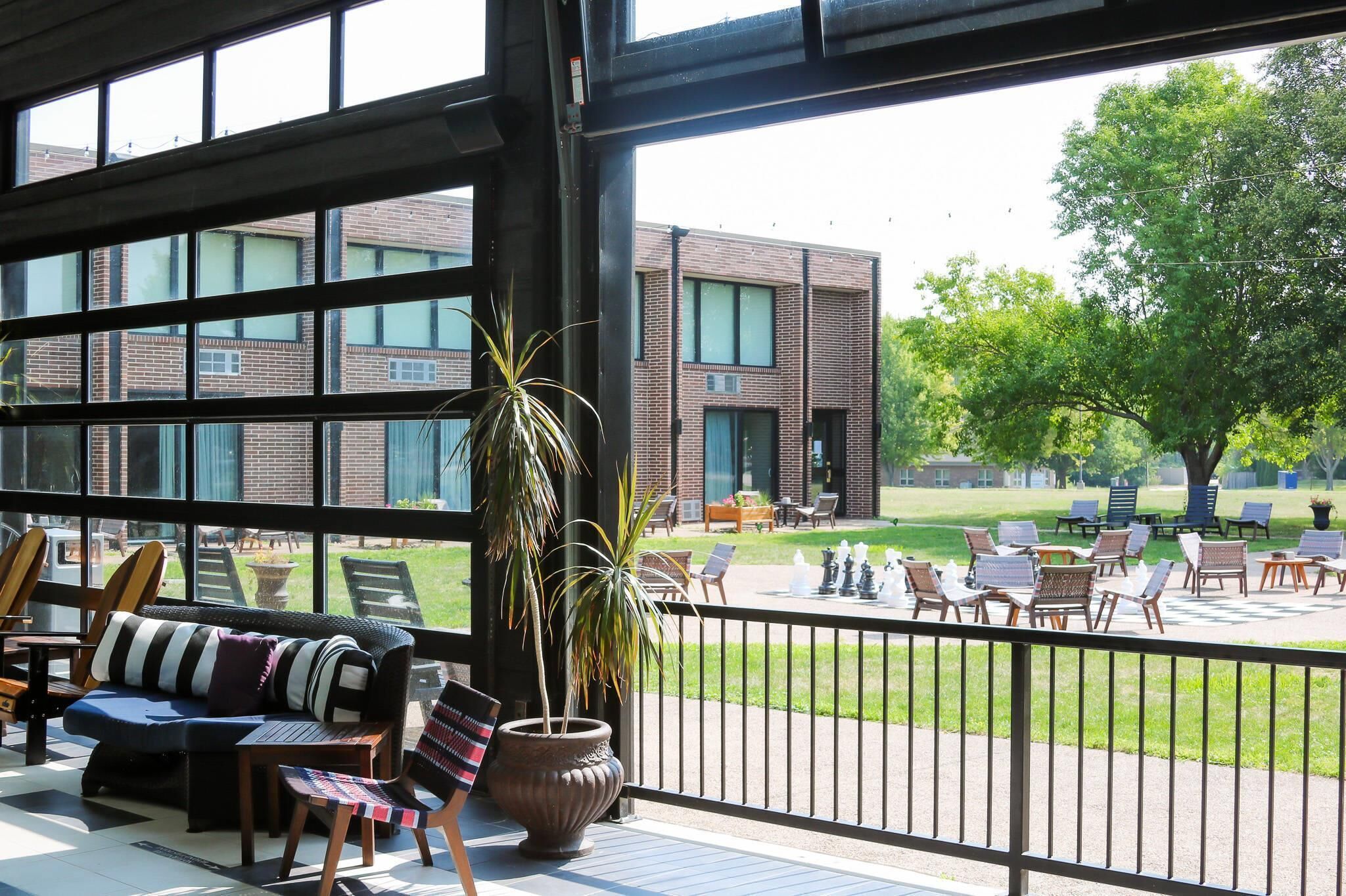 Standard Room, 2 Queen Beds, Non Smoking, Poolside