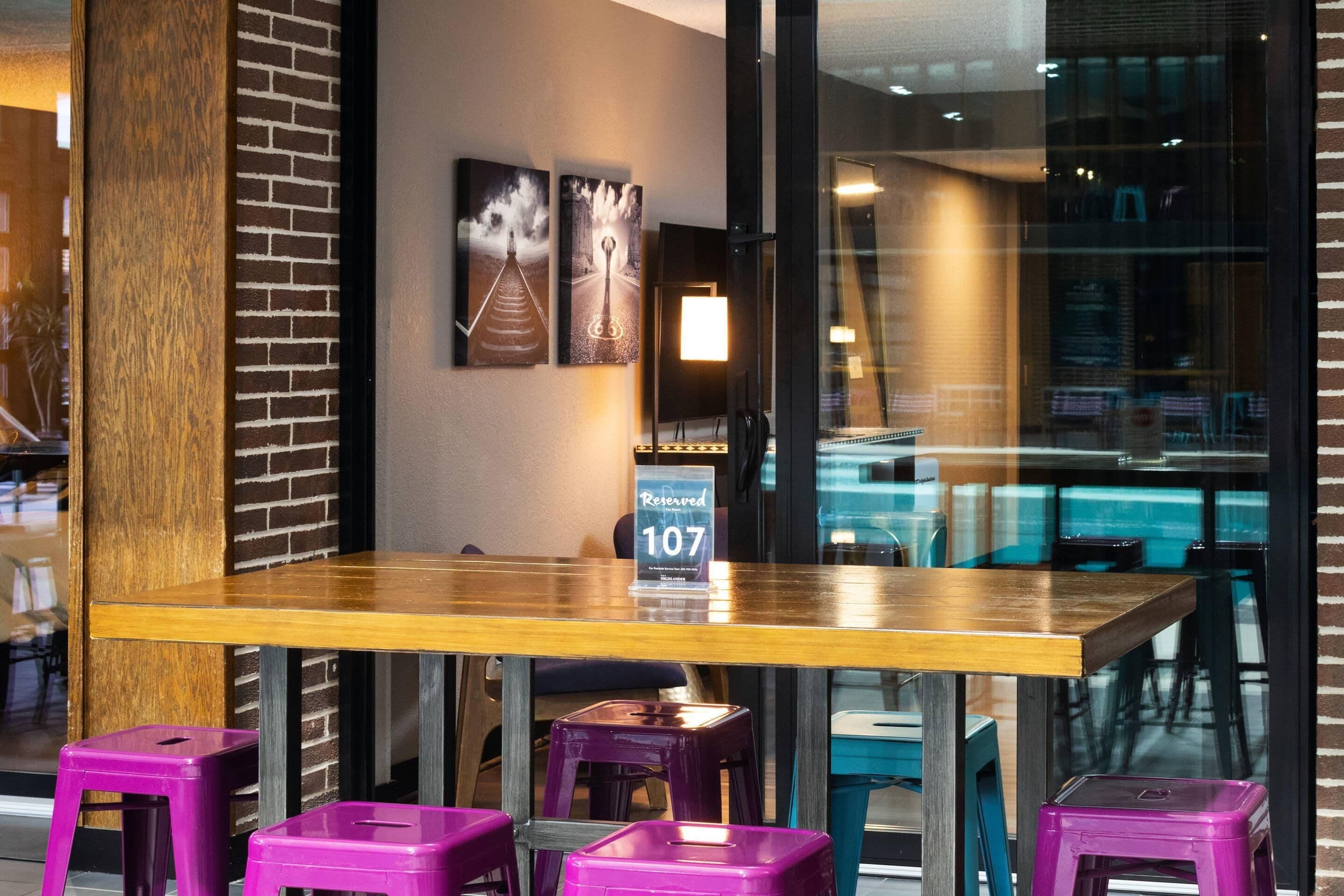 Lunch, dinner and brunch served