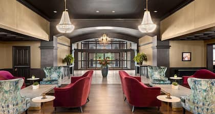 The Highlander Hotel Iowa City, an Ascend Collection Hotel