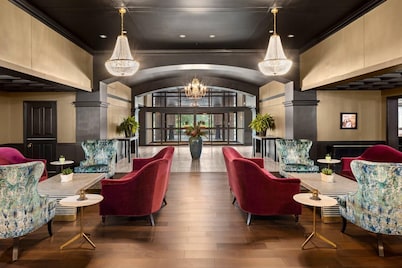 The Highlander Hotel Iowa City, an Ascend Collection Hotel