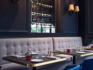 Déjeuner, dîner et souper servis sur place, vue sur le jardin 