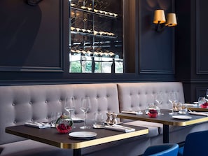 Déjeuner, dîner et souper servis sur place, vue sur le jardin