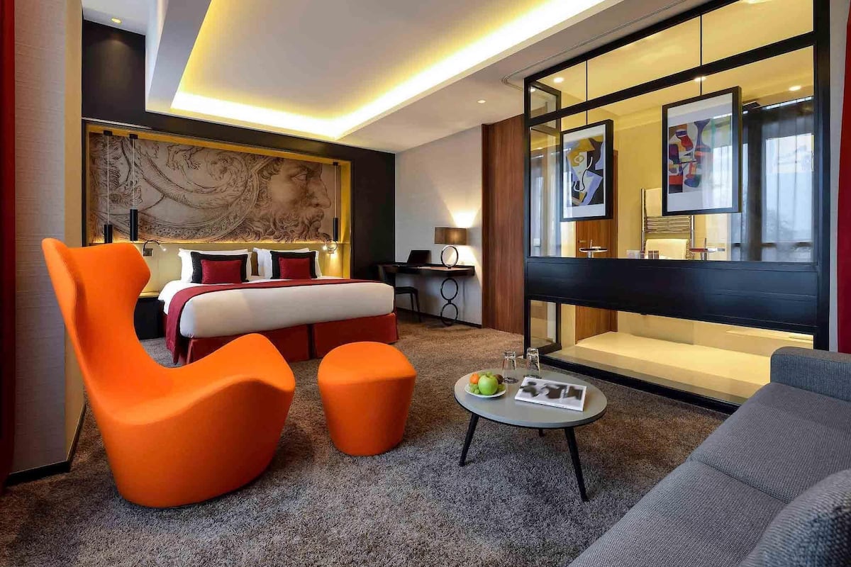 Deluxe Room, 1 King Bed (Darcy Square view)