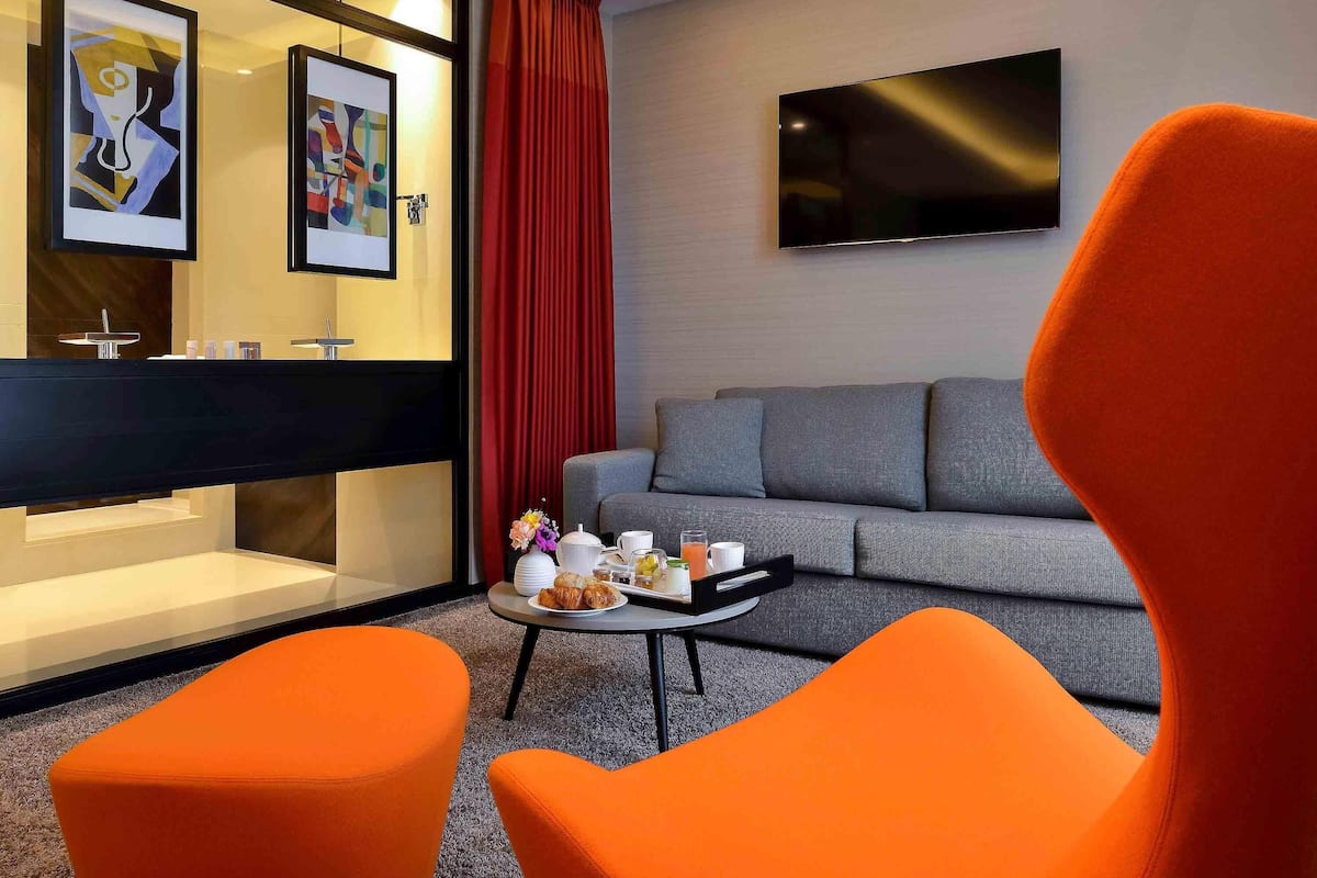 Deluxe Room, 1 King Bed (Darcy Square view)