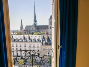 Suite, 1 très grand lit | Literie de qualité, lit avec matelas à plateau-coussin