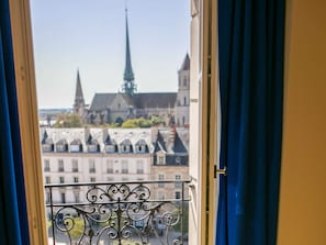Premium bedding, pillow-top beds, free minibar, in-room safe