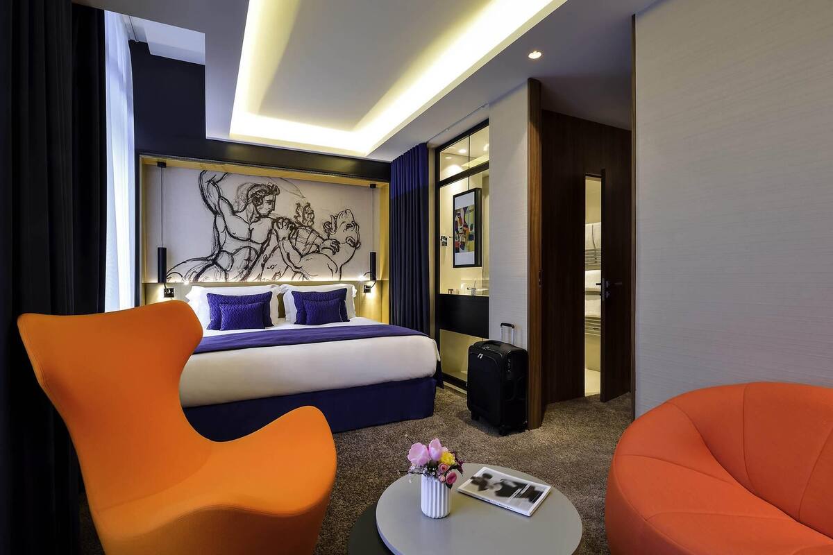 premium bedding, pillow-top beds, free minibar, in-room safe