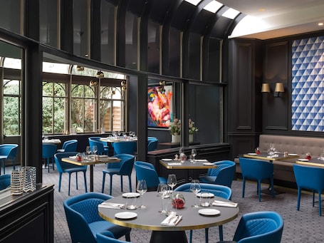 Breakfast, lunch, dinner served; garden views