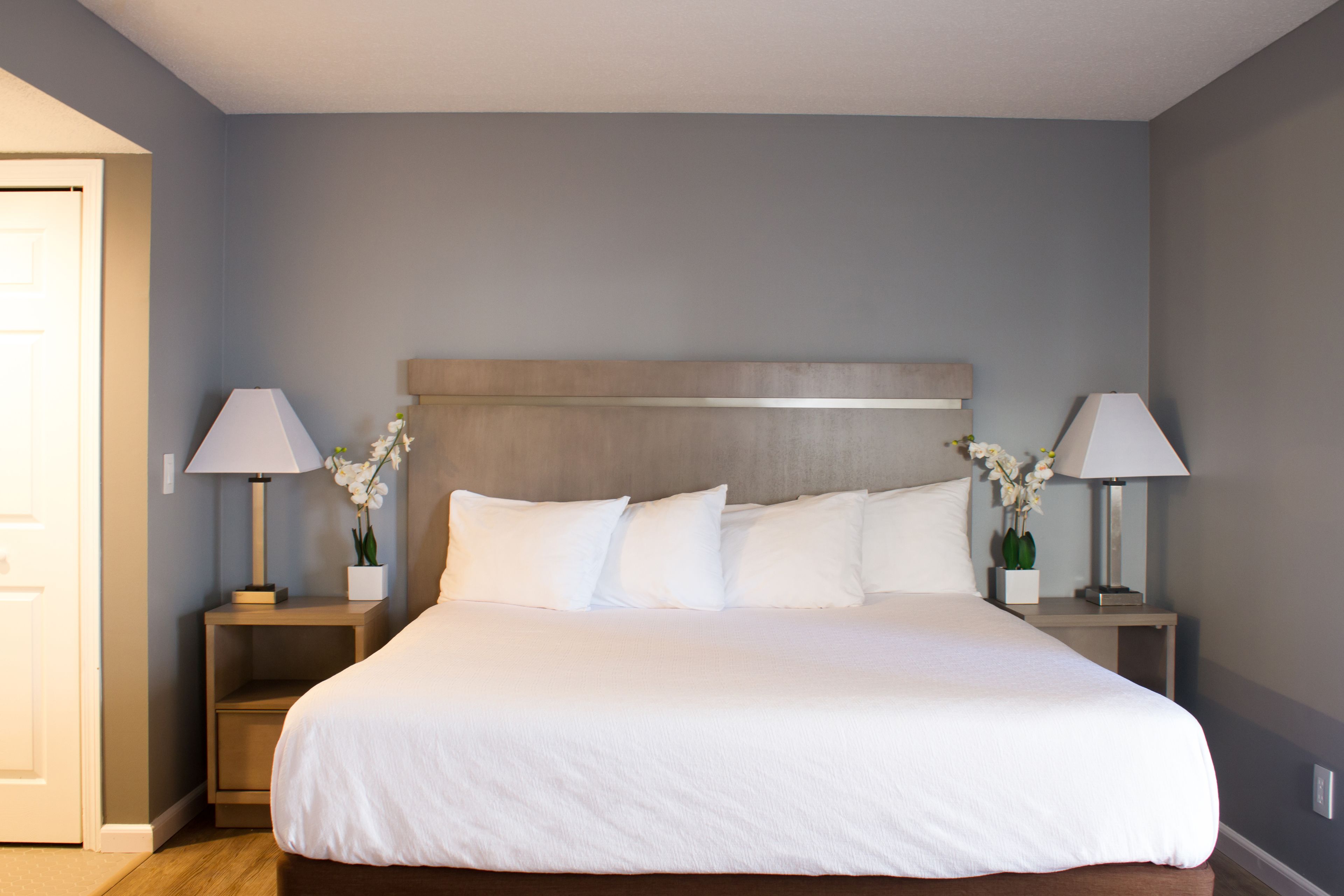 مكتب ومكواة/لوح كي وأسرّة أطفال/رضّع (مجانًا) وواي فاي مجانًا