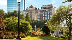A park with a lamp post, a bridge, and buildings in the background. - The Newbury Boston (Boston)