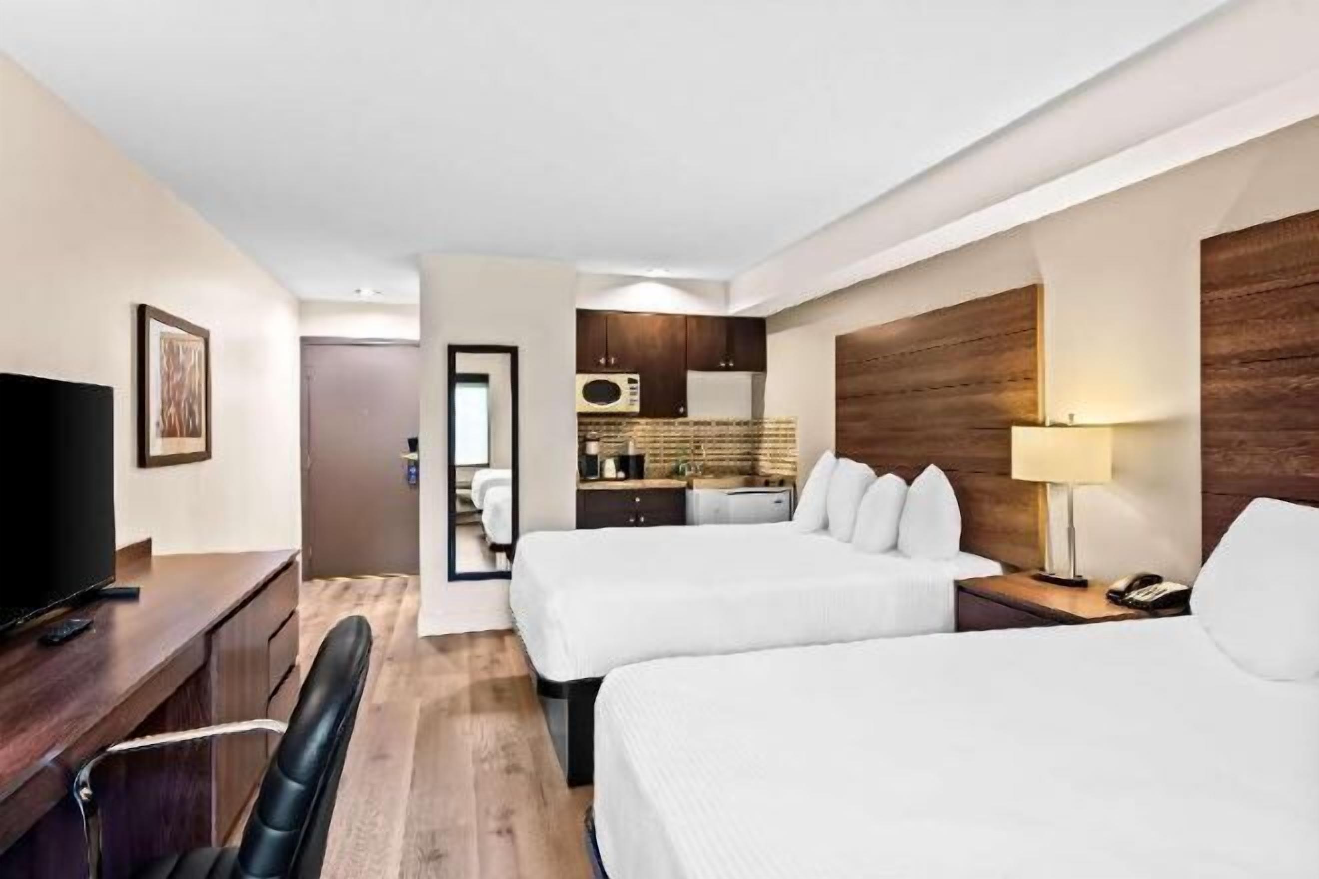 ピロートップベッド、デスク、アイロン / アイロン台、可動式ベッド