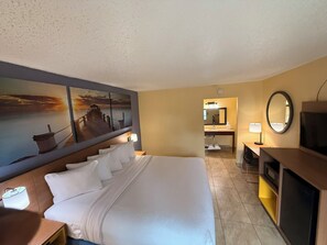 Room, 1 King Bed, Smoking | Premium bedding, individually decorated, individually furnished, desk