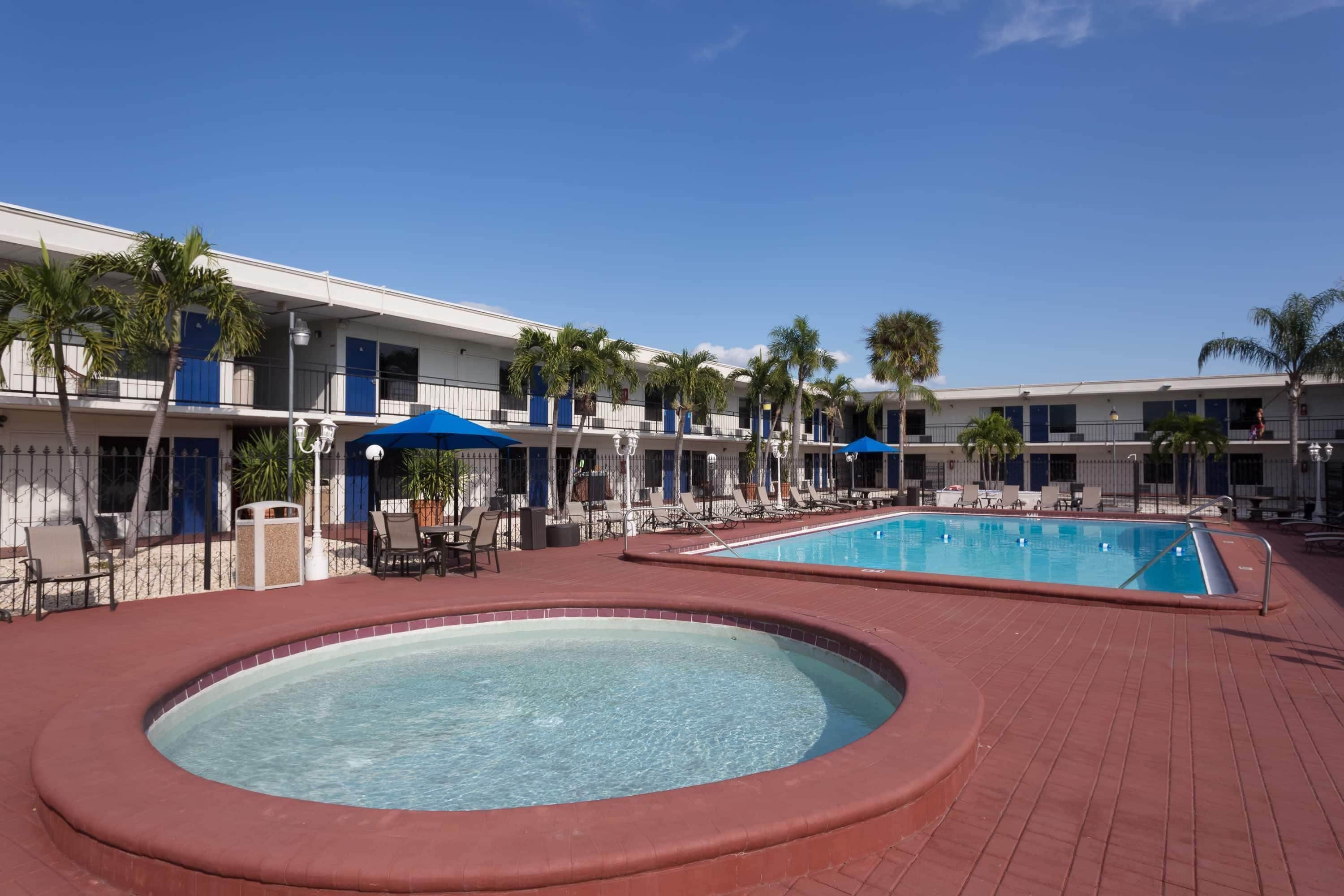 Photo - Days Inn by Wyndham St. Petersburg / Tampa Bay Area