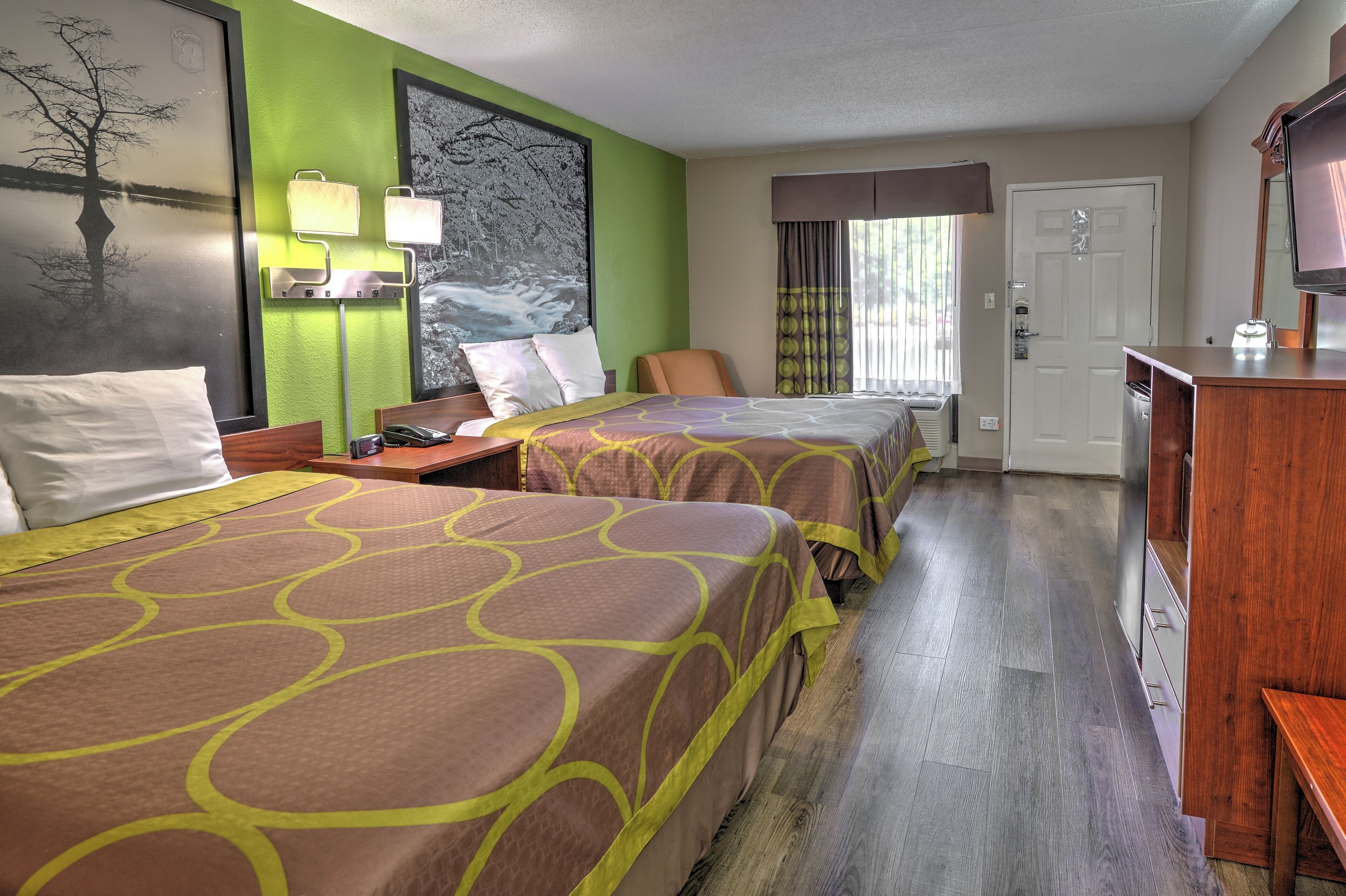 Photo - Super 8 by Wyndham Knoxville West/Farragut