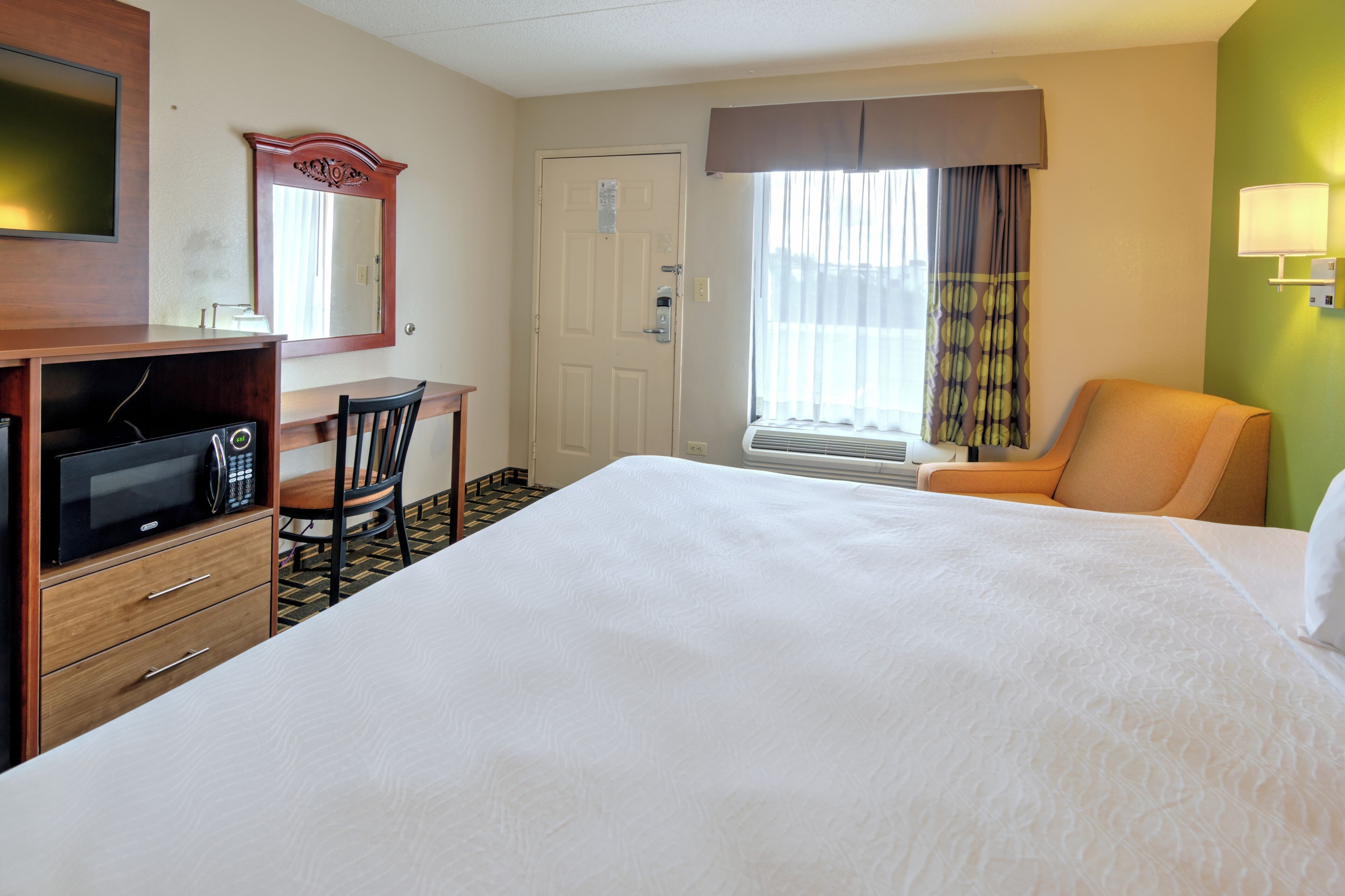 Photo - Super 8 by Wyndham Knoxville West/Farragut