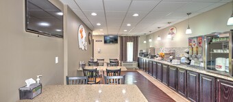 Super 8 by Wyndham Knoxville West/Farragut