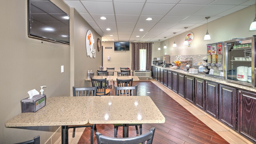 Super 8 by Wyndham Knoxville West/Farragut