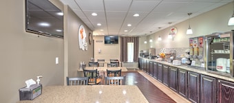 Super 8 by Wyndham Knoxville West/Farragut
