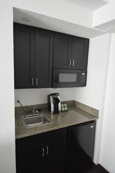 Fridge, microwave, coffee/tea maker, cookware/dishes/utensils at Capitol Hill Hotel