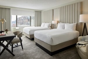 Caja de seguridad en la habitación, escritorio y cortinas blackout 