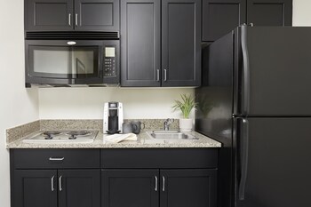 Fridge, microwave, coffee/tea maker, cookware/dishes/utensils at Capitol Hill Hotel