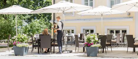 2 من المطاعم، تقديم الإفطار