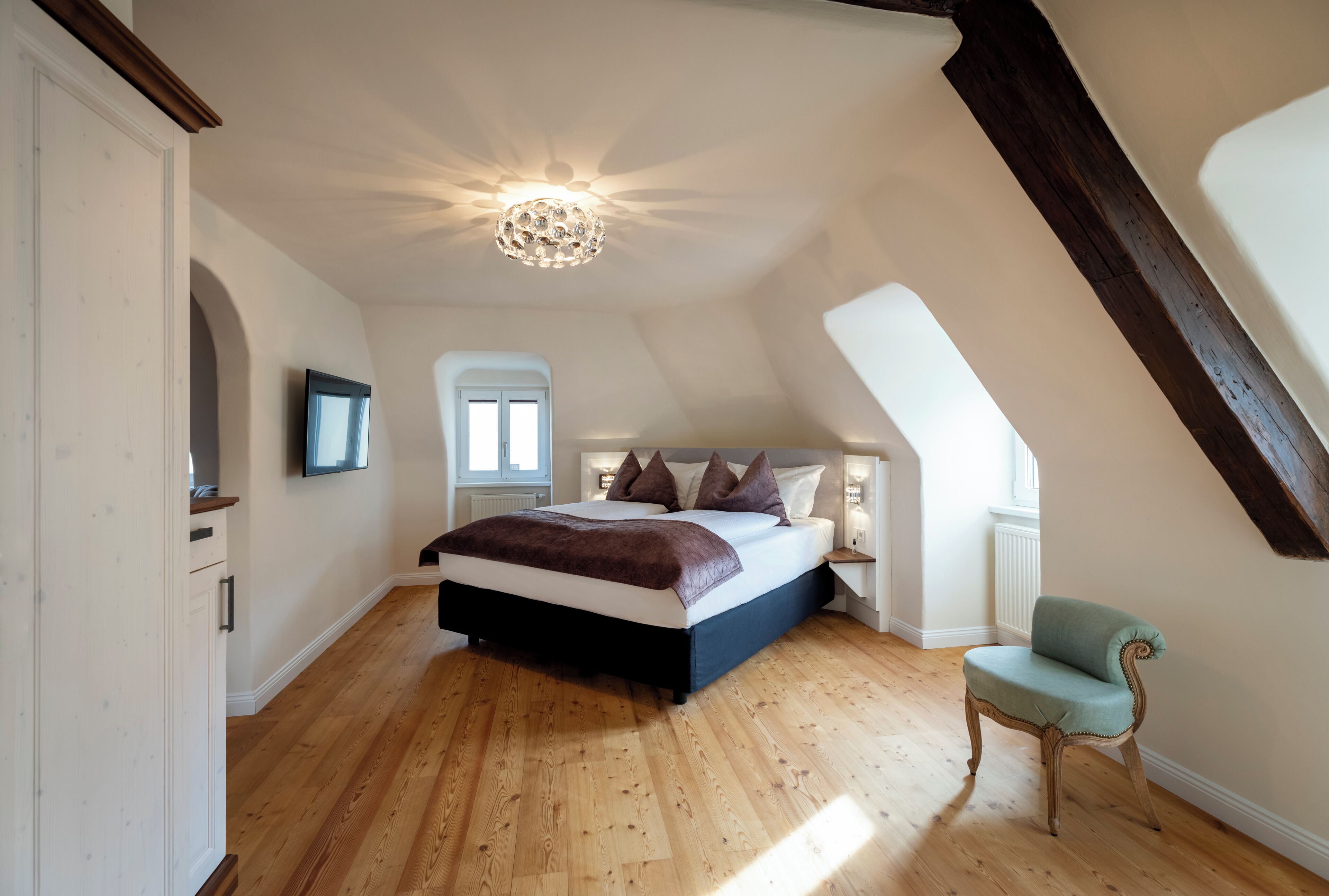 Suite | Premium bedding, in-room safe, blackout drapes, soundproofing