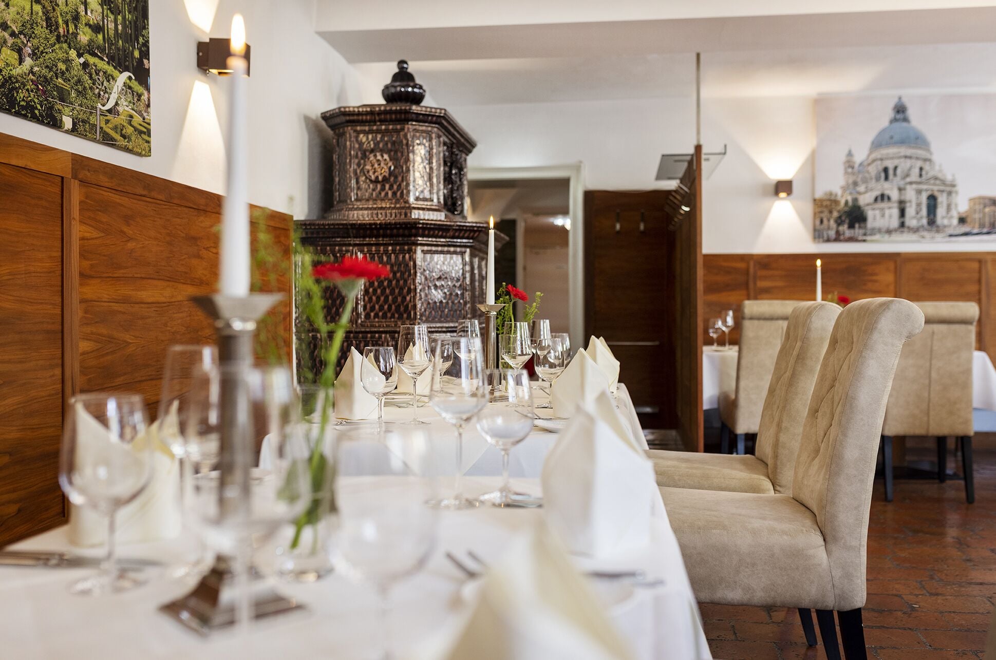 2 restaurants, breakfast served