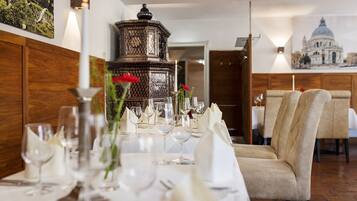 2 restaurants, breakfast served