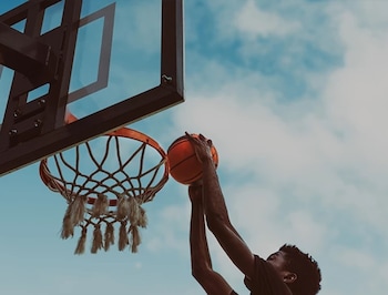 Basketball court at Buena Vista Suites Orlando