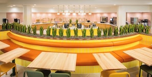 2 restaurants, dinner served, pizza