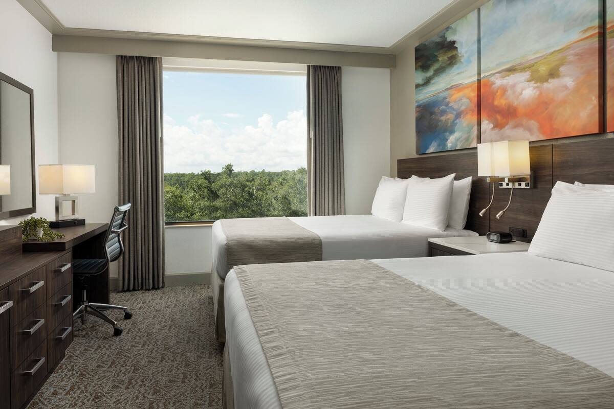 Hypo-allergenic bedding, in-room safe, desk, laptop workspace