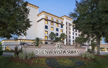 Hotel Exterior at Buena Vista Suites Orlando