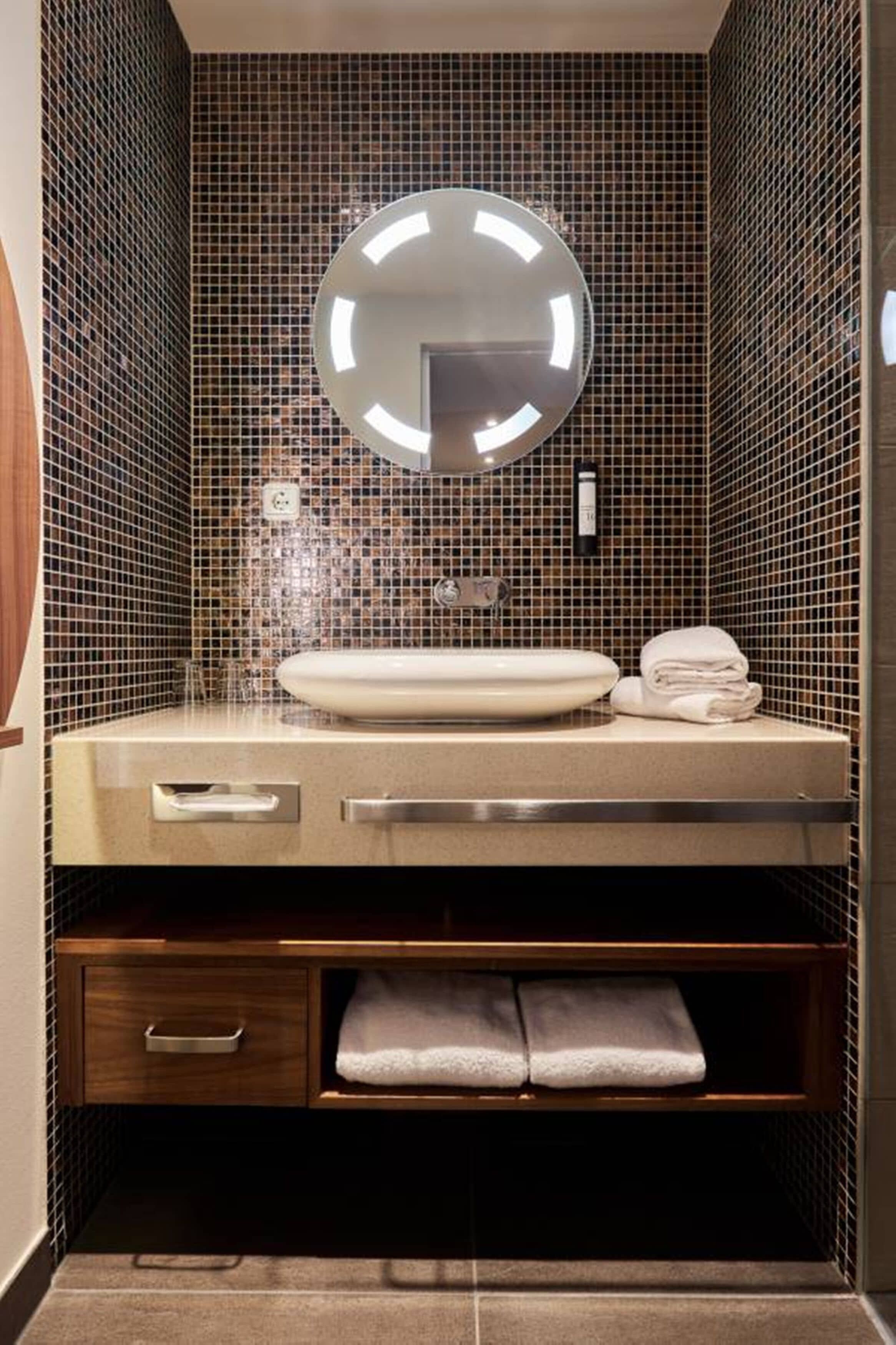 deluxe double room | bathroom | shower, rainfall showerhead, hair dryer, towels