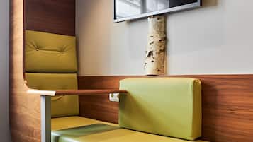 Quarto solteiro | Roupas de cama antialérgicas, cofres nos quartos, Wi-Fi de cortesia