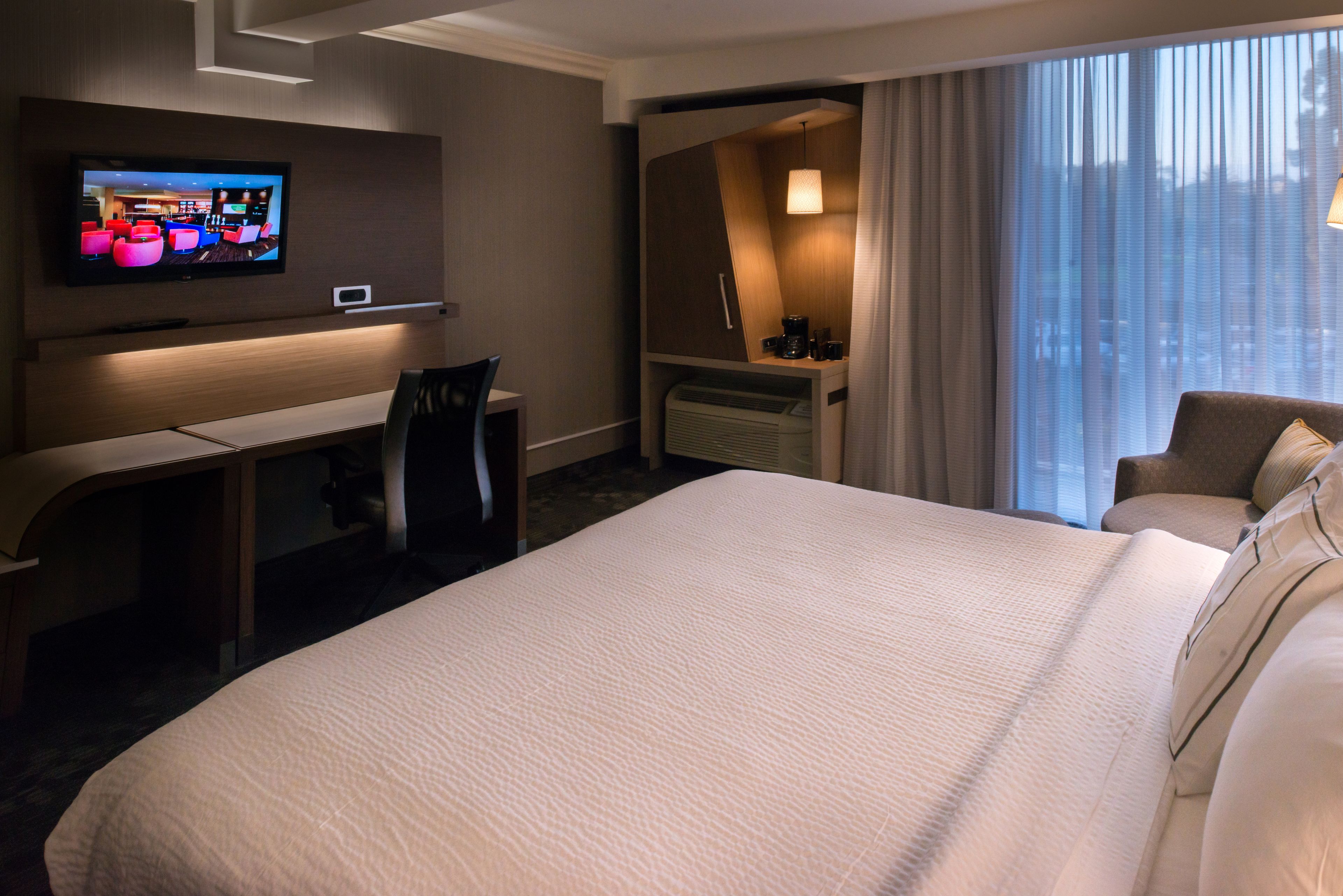 room, 1 king bed | premium bedding, down duvets, in-room safe, desk