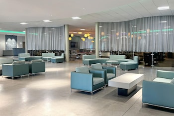 Hotel entrance and lobby at Wyndham I-Drive Avanti Resort & Conference Center