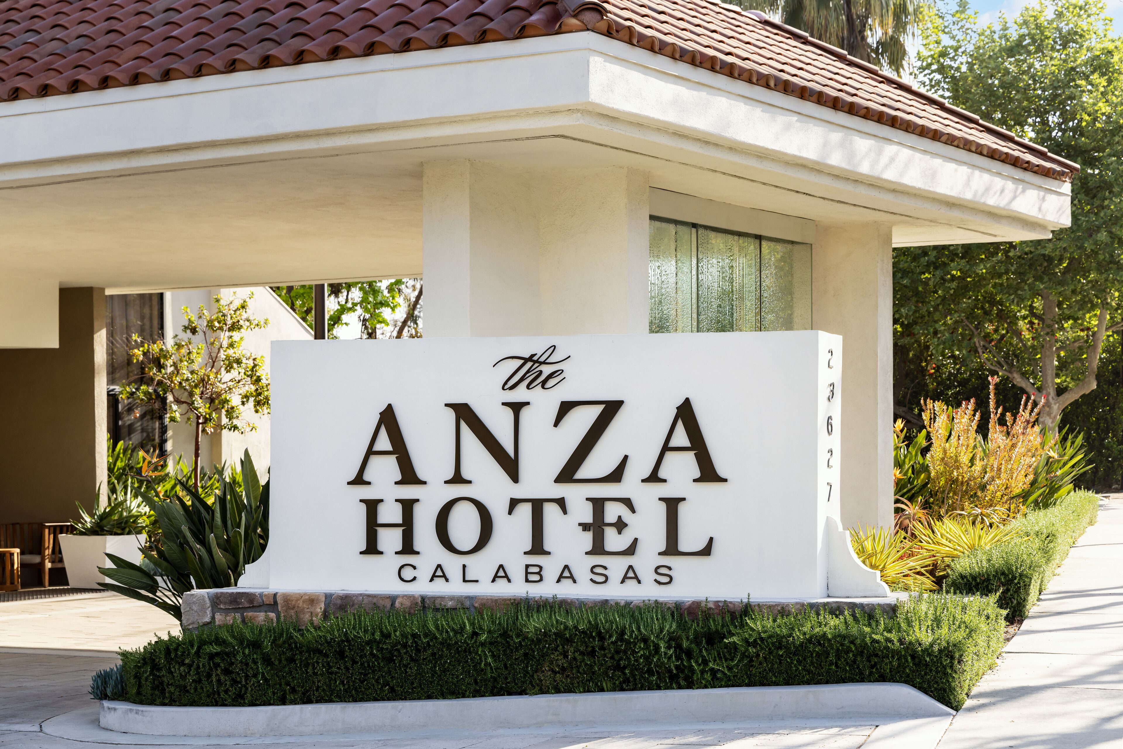 A sign for The Anza Hotel in Calabasas.